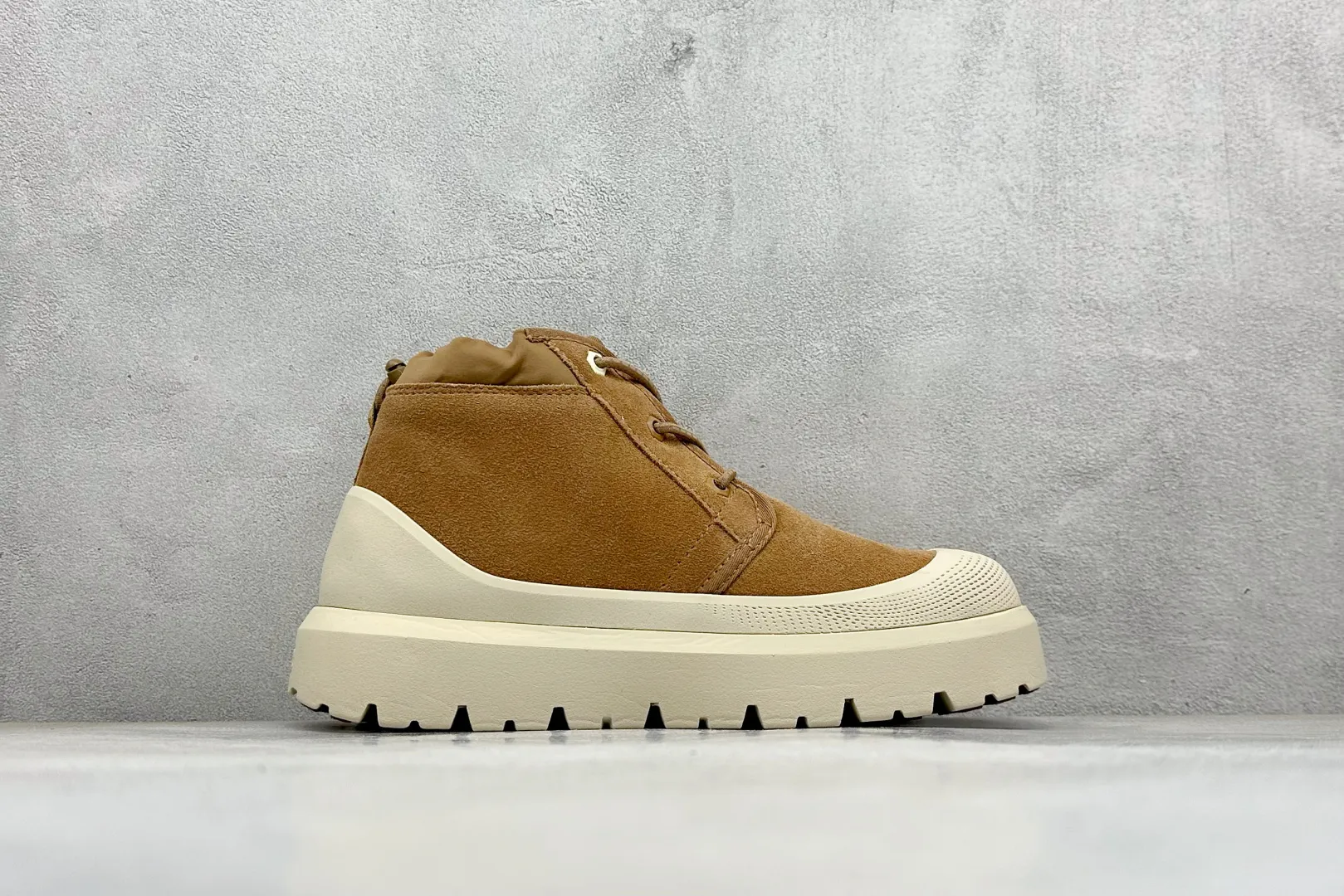 🐲💰 560 Support store UGG sheepskin integrated snow boots Autumn and winter classic outdoor Tasman snow boots Official synchronized packaging Inspection standard The material is made of original anti-fouling and waterproof leather Sheepskin integrated non-slip and wear-resistant light wing outsole Full of warmth performance, must be a good product in cold seasons Item number: 1143991 Size: 35-45